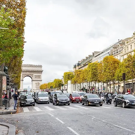 Bassano Apartment Paris